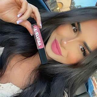 Elvisa Cosmetics customer selfie