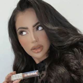 Elvisa Cosmetics customer selfie