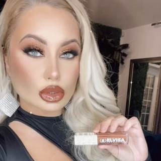 Elvisa Cosmetics customer selfie