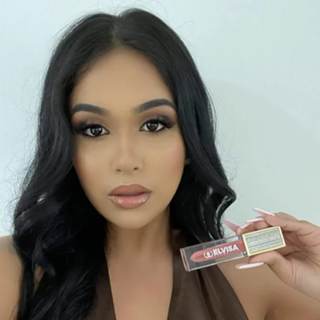 Elvisa Cosmetics customer selfie